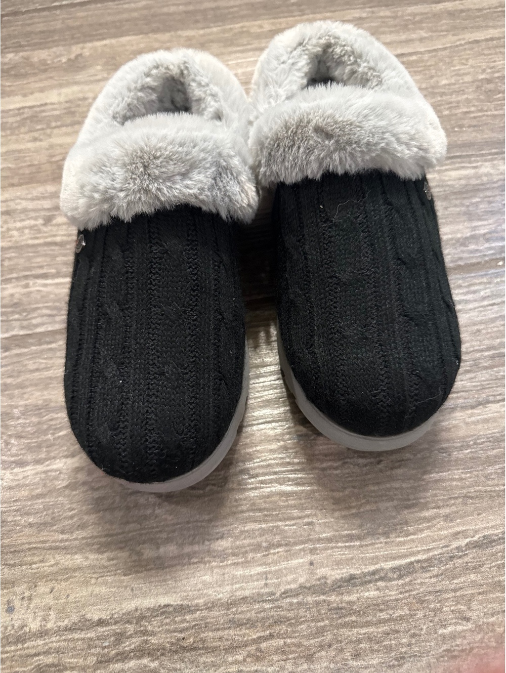 Skechers Cozy Plush Black Cable Knit Wide width Slippers with Gray Faux Fur